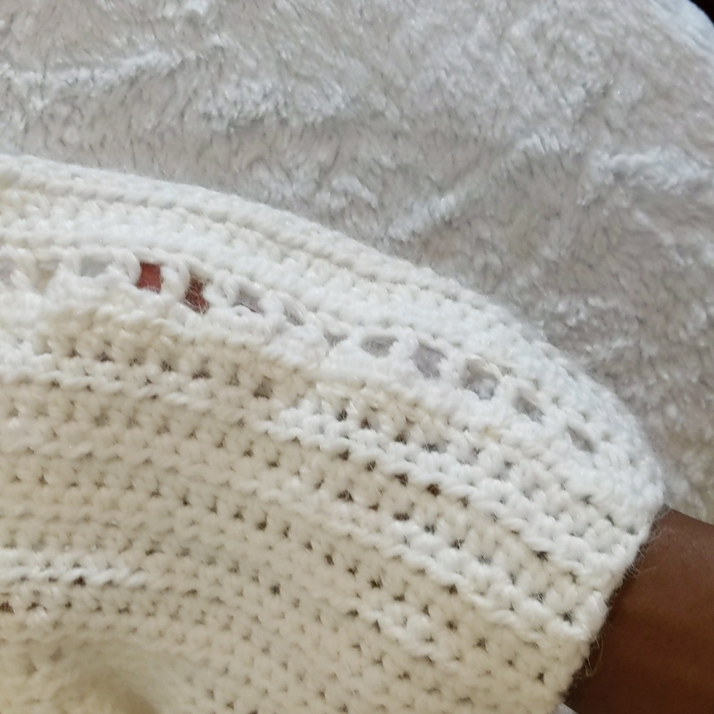 Handmade White Crocheted Scarf Chunky Angora Acrylic Blend - Picture 4 of 9